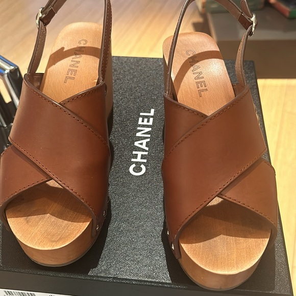 CHANEL dark brown/rust colored sandals 2024 cruise collection size 7 - Picture 2 of 6
